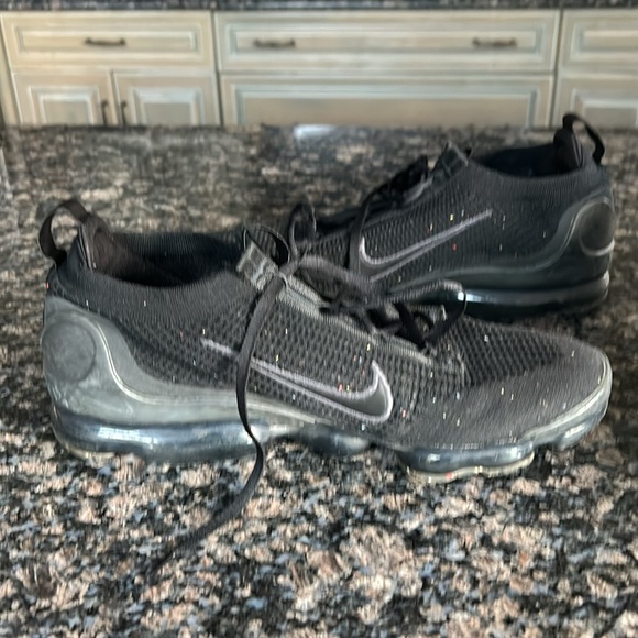 NIKE VAPORMAX - Picture 2 of 6